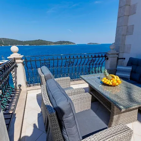Seafront For4 * Vis