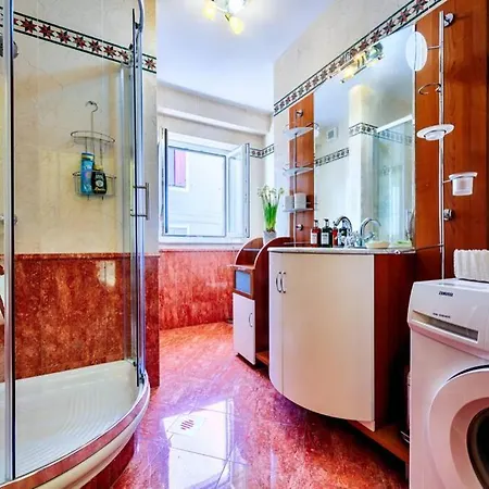 Seafront For4 Appartamento Vis